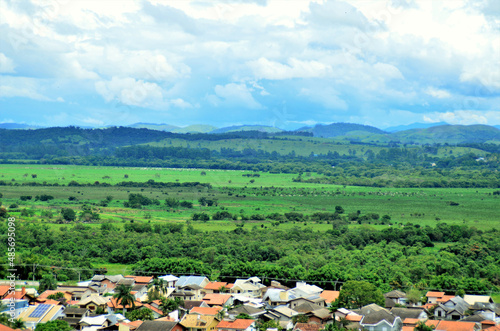 As montanhas ao arredores da cidade de São José dos Campos