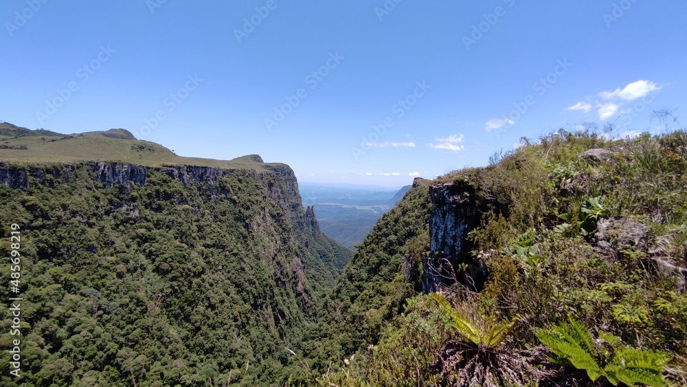 Naklejka premium view of the mountains