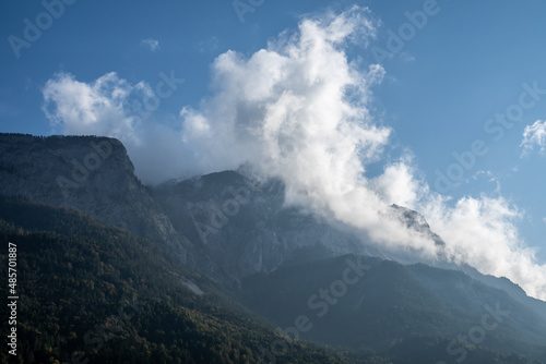 Berg mit Wolken