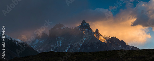 Photos Sunrise Paine Massif (Cordillera Paine), the iconic mountains in Torres del Pain
