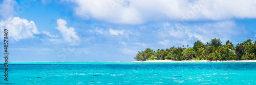Fototapeta Naklejka Na Ścianę i Meble -  Rarotonga and the bright blue waters of Muri Lagoon, Rarotonga, Cook Islands, background with copy space