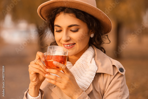 Beautiful woman drinking te...