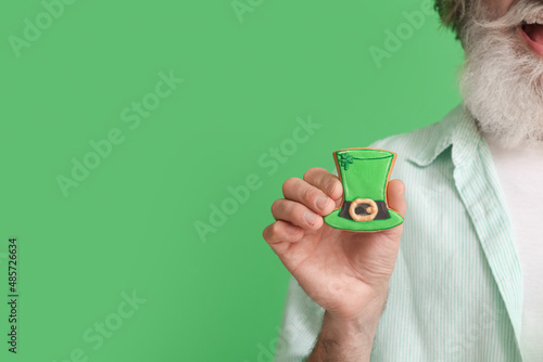 Senior man with cookie on g...