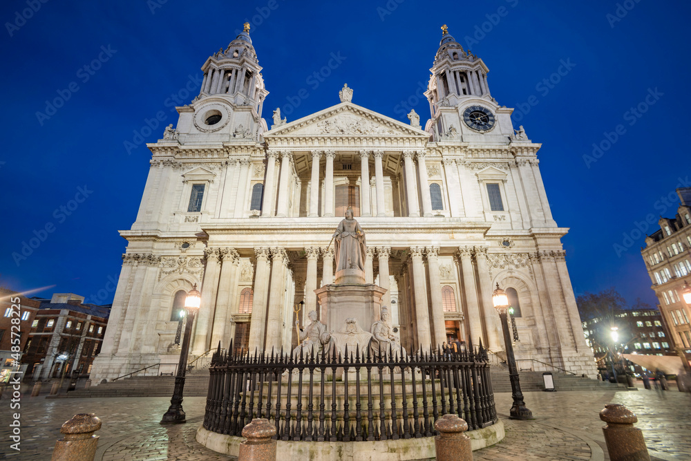 St Pauls Cathedral at night, City of London, London, England