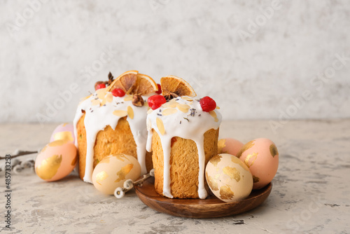 Traditional easter kulich c...