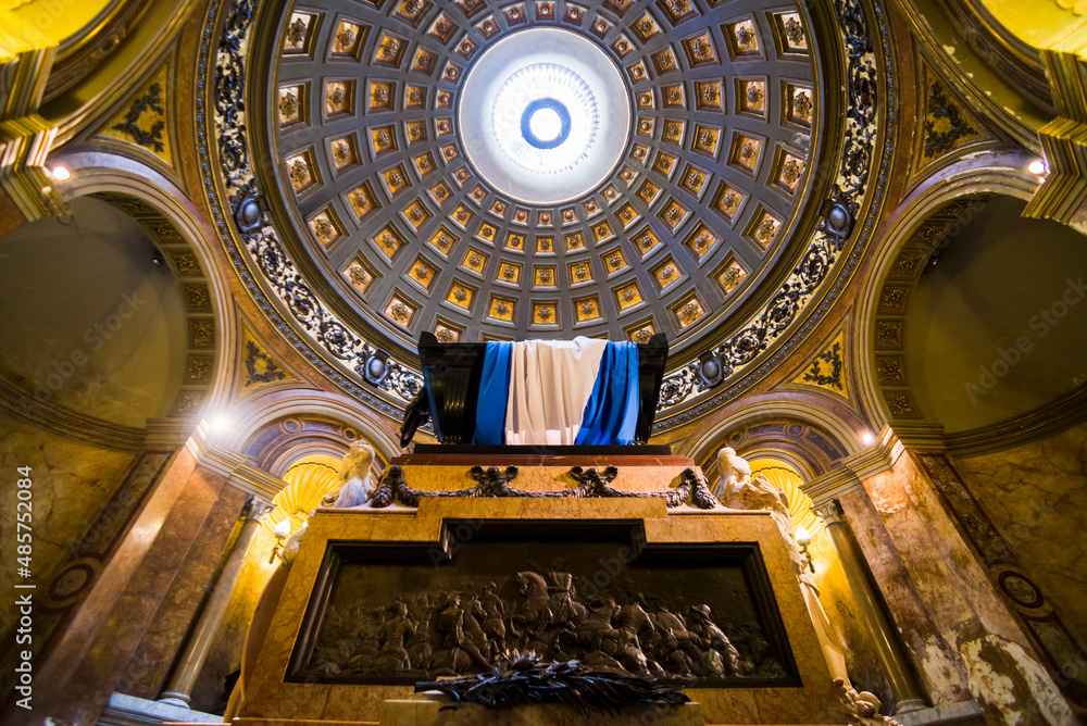 Obraz premium Mausoleum of General San Martin, Metropolitan Cathedral (Catedral Metropolitana de Buenos Aires), Plaza de Mayo, Buenos Aires, Argentina, South America