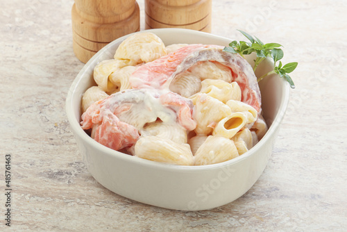 Pasta with salmon and cream cheese