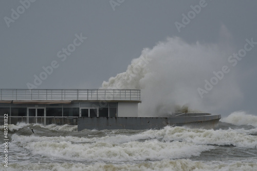 WEATHER - Hurricane on the sea coast  © Wojciech Wrzesień