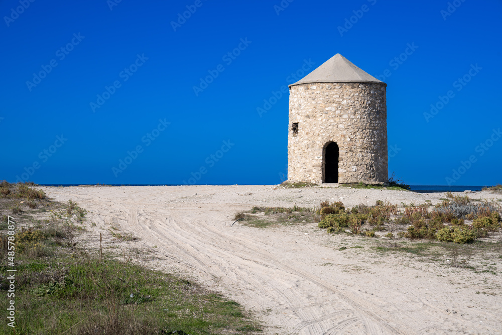 Mühle am Strand in Lefkada, Griechenland