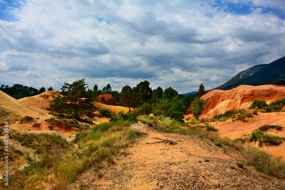 Obraz premium prowansja piekny kanion ochrowy, beautiful ocher canyon in Provence, ocher canyon, ocher canyon in provence, Colorado provençal, Provencal ocher canyon, Colorful former ochre , France 