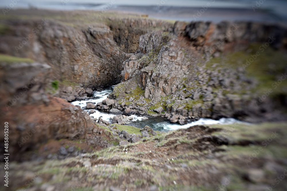 Landschaft am Wasserfall Hengifoss - Island Landschaft am Wasserfall Hengifoss - Island