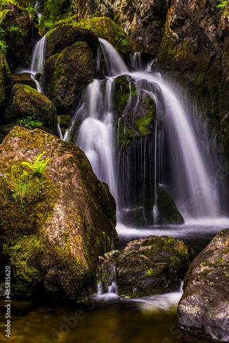 Fotografiet Lodore Falls, a waterfall near Keswick and Derwent Water, Lake District, Cumbria