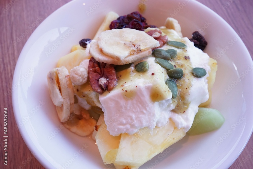 Morning Breakfast, Yogurt, Fruits, and Nuts - 朝食 フルーツ ヨーグルト Morning Breakfast, Yogurt, Fruits, and Nuts - 朝食 フルーツ ヨーグルト