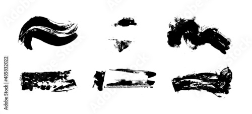 Set de trazos de pincel con pintura  trazos reales hechos a mano  conjunto de trazos vectoriales en color negro