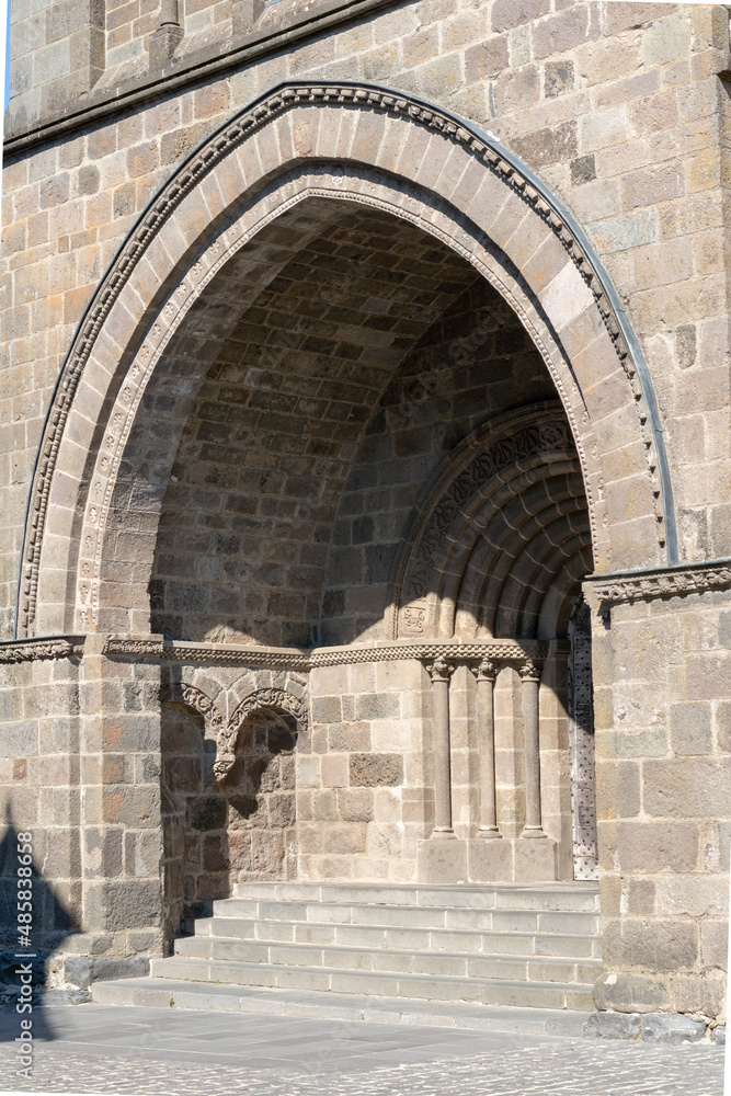 Portail de l'église Saint-Matthieu à Salers - Cantal