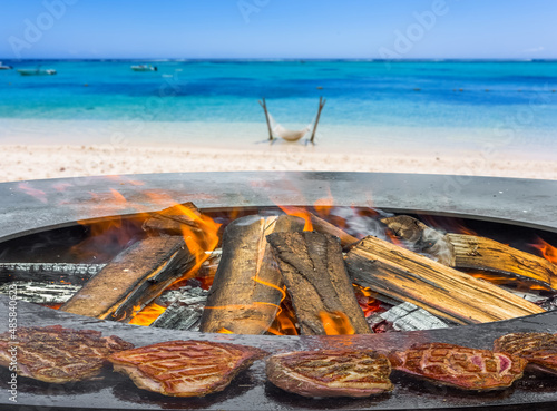 barbecue sur plage paradisiaque 