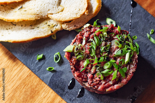 Cuadro en lienzo beef steak tartare