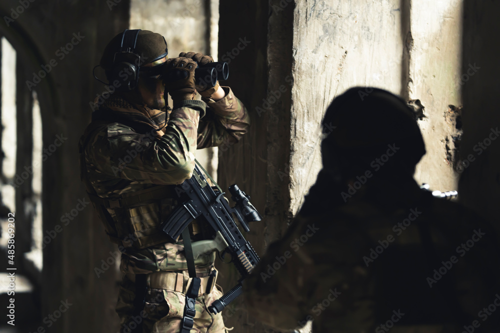 Fototapeta premium Vulnerable postion of duo soldiers stuck at a building . High quality photo
