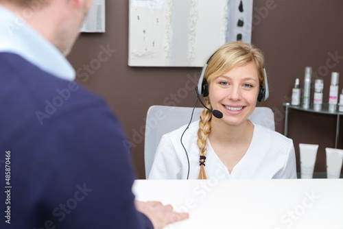 Cuadro en lienzo clinic transcriptionist smiling