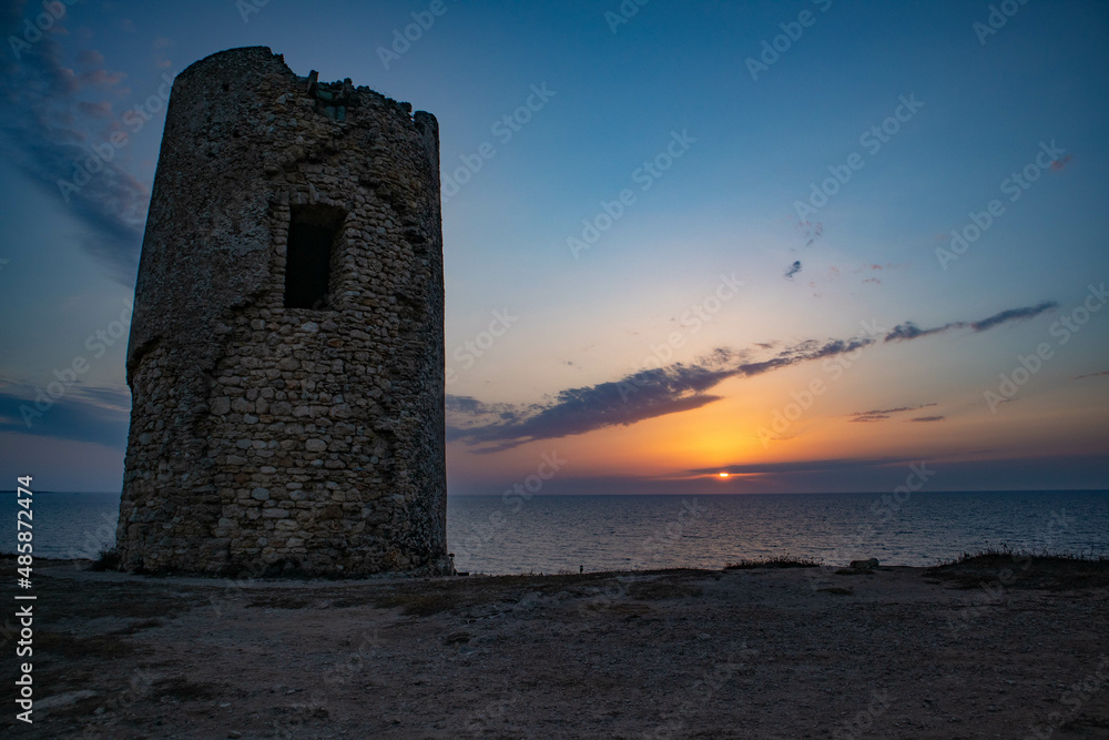 La Torre di Sa Mora è una torre di avvistamento che si trova a Capo Mannu, provincia di Oristano, Sardegna La Torre di Sa Mora è una torre di avvistamento che si trova a Capo Mannu, provincia di Oristano, Sardegna