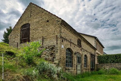 Das Fundament der denkmalgeschützten historischen Schmiede in Prenden stammt aus dem 18. Jahrhundert photo