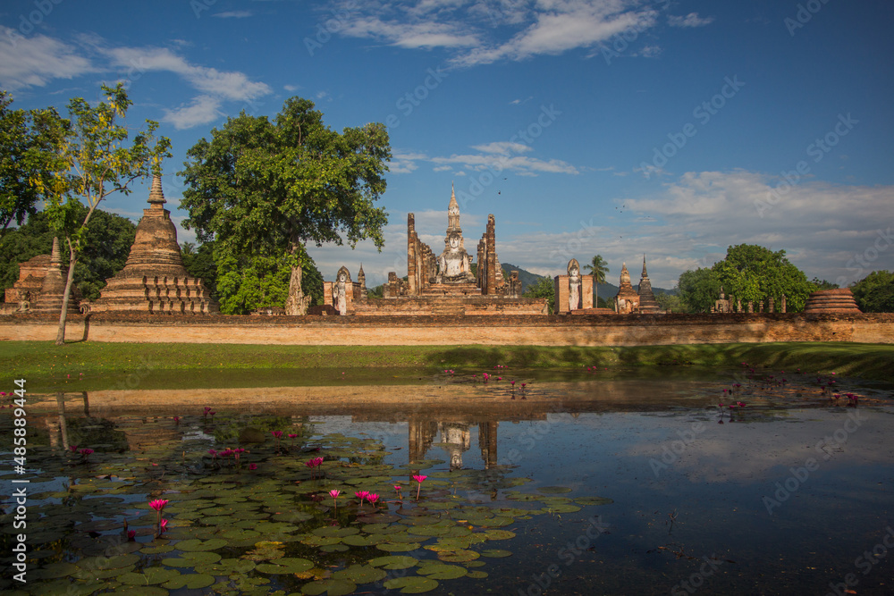 Buda en Templo de Wat Maha That, Parque Historico de Sukhothai
