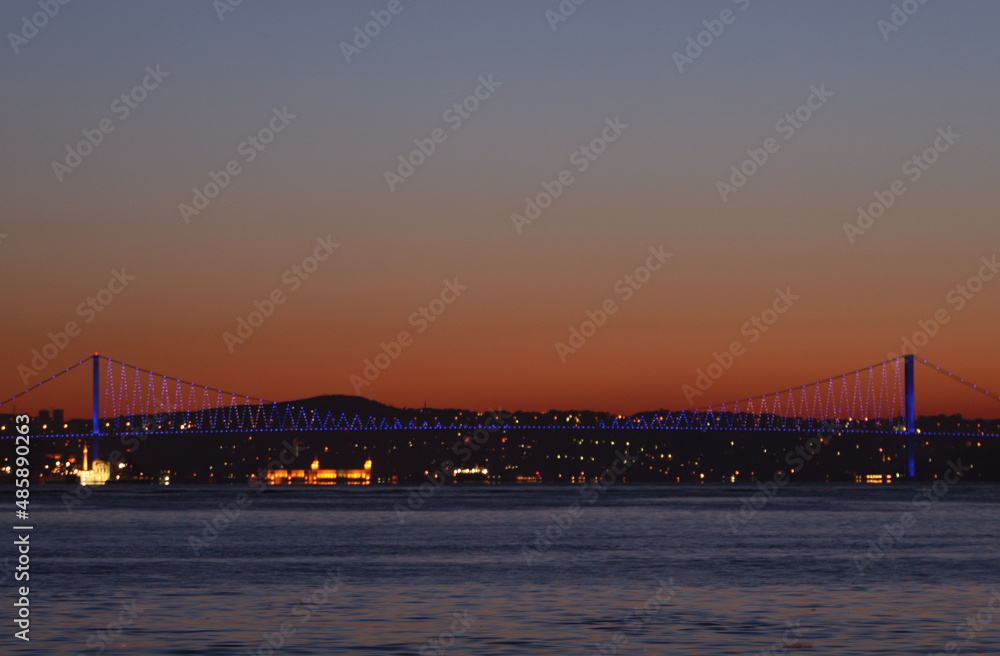 Istanbul is the largest city in Turkey, serving as the country's economic, cultural and historic hub. Istanbul is the largest city in Turkey, serving as the country's economic, cultural and historic hub.
