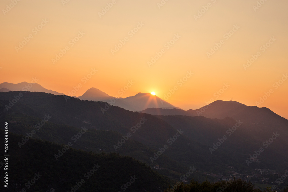 Obraz premium sunrise in the mountains