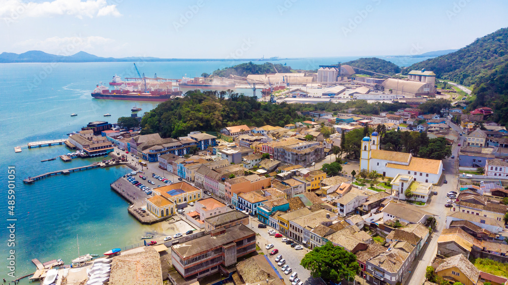Vista aérea da cidade e porto de são Francisco do sul