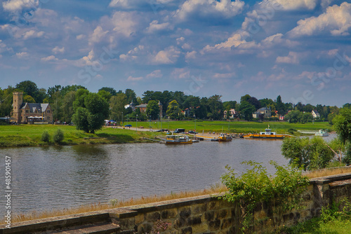 Blick auf die Elbfähre, Fähre am Schloss in Pillnitz, Sommer, Elbe, Sachsen, Deutschland