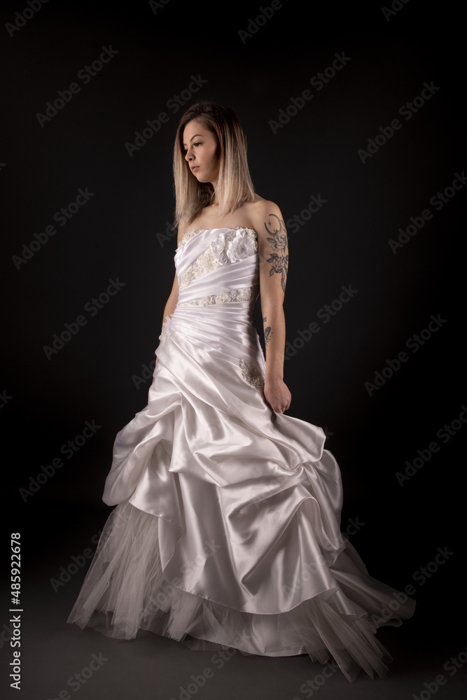 Sexy Bride Back Wedding Dress.