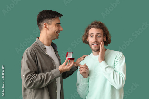 Young gay proposing to his ...