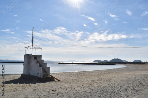 海水浴場と青空