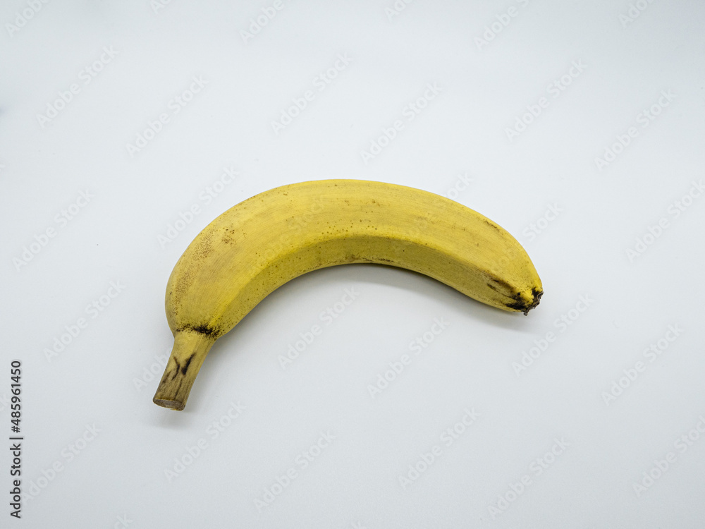 잘 익은 노란색의 바나나 한송이 잘 익은 노란색의 바나나 한송이