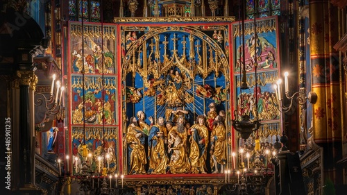 Wnętrze Kościoła Mariackiego z ołtarzem Wita Stwosza
