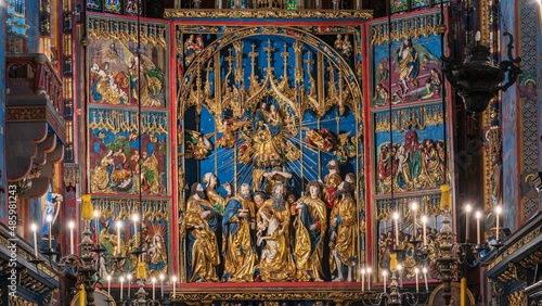 Wnętrze Kościoła Mariackiego z ołtarzem Wita Stwosza