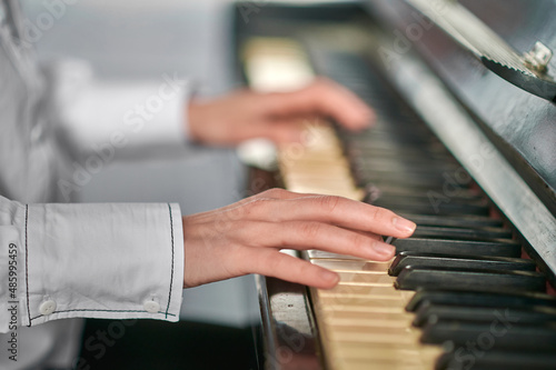 playing piano © Александр Савич