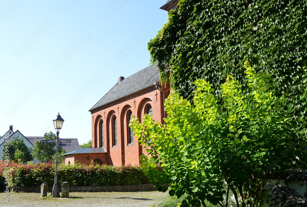 Historische Kirche in der Altstadt von Lügde, Nordrhein - Westfalen