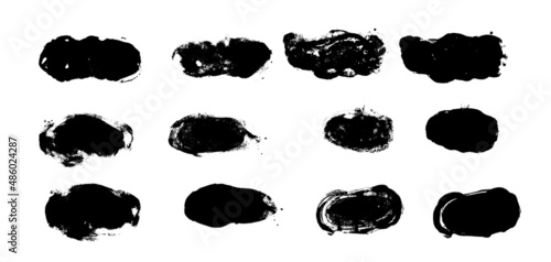 Set de trazos de manchas de pintura, trazos reales hechos a mano con formas redondeadas, circulares, conjunto de trazos vectoriales en color negro