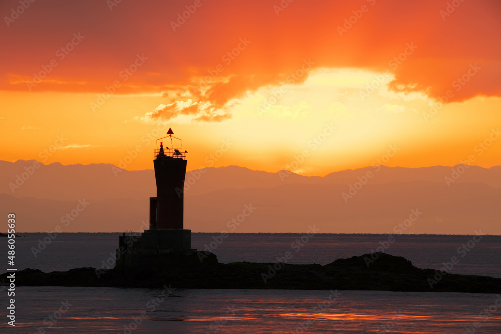 灯台と朝日