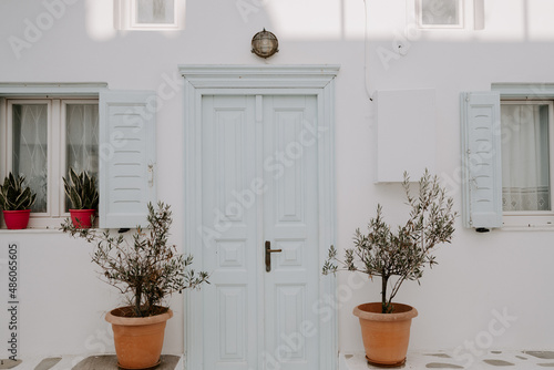 Fototapeta Naklejka Na Ścianę i Meble -  Picturesque narrow blue and white cobble street and traditional Greek houses in Mykonos Island, Greece
