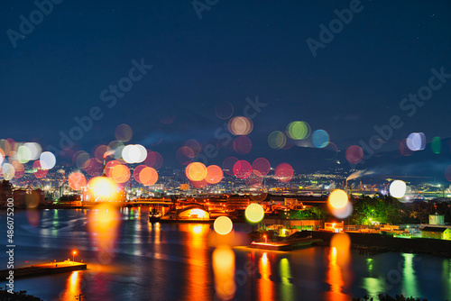 漁港と工場の夜景