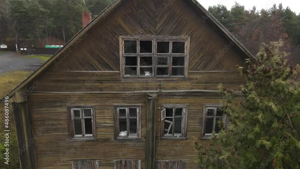 An old scary wooden house with broken windows. Aerial video Petrozavodsk.
An old scary wooden house with broken windows. Aerial video Petrozavodsk.