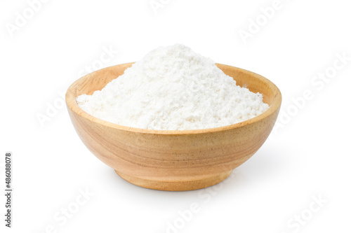 Fotografie wooden bowl of starch on white