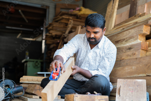 Slika na platnu Close up hands of Carpenter busy working by using block plane for removing rough