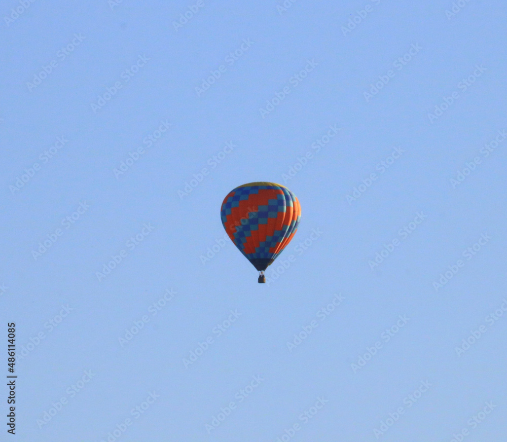 Fototapeta premium hot air balloon in the sky