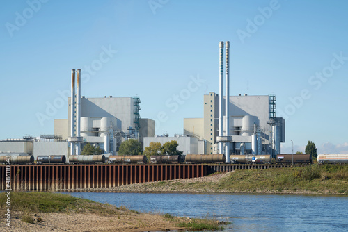 Müllheizkraftwerk am Ufer des Flusses Elbe bei Magdeburg photo