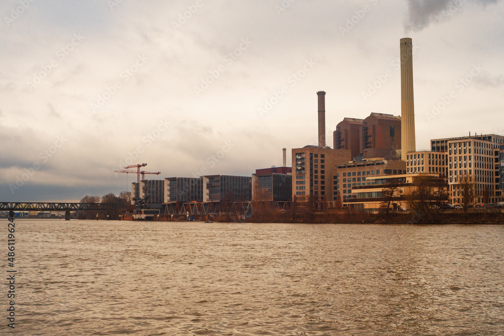 Obraz premium FRANKFURT(MAIN),GERMANY - JANUARY 23,2022:Westhafen This is the big power plant of the company Mainova,which supplies the city with power.
