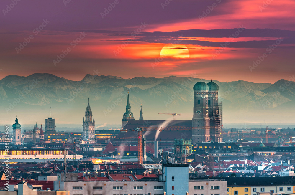 Obraz premium Munich skyline aerial view, munich germany at sunset view of frauenkirchr in marienplatz old town view cathedral in background pre alps mountains winter snow.