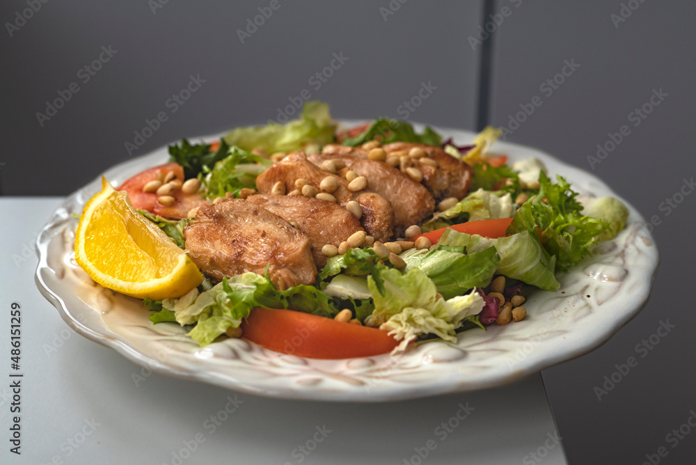 Salad with tomato chicken, pine nuts and lemon Salad with tomato chicken, pine nuts and lemon